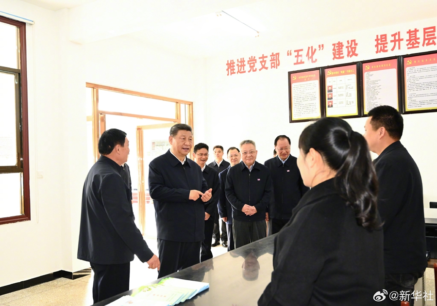  习近平在湖南考察农村基层减负情况