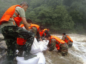  南方强降雨已致八省份近千万人受灾：全力以赴 抗洪救灾