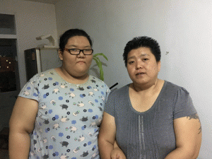  举重冠军之女患癌 艰难求生