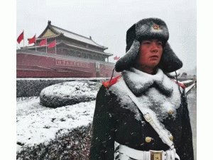  你可以不感动，但请不要矮化英雄主义