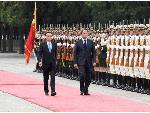  李克强举行仪式欢迎卢森堡首相贝泰尔访华