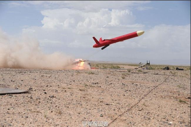  高清:我军防空武器大漠发射 命中多架高速靶机靶弹